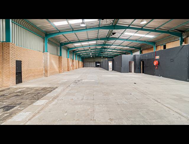 2,200M² WAREHOUSE FOR SALE IN FERNDALE